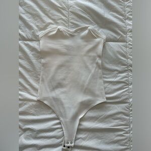 ABERCROMBIE & FITCH WHITE HALTER TOP BODY SUIT